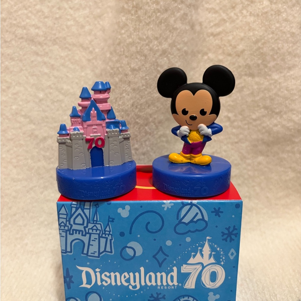 McDonald’s Disneyland 70th Anniversary Happy Meal Toy [Mickey Mouse with Castle]